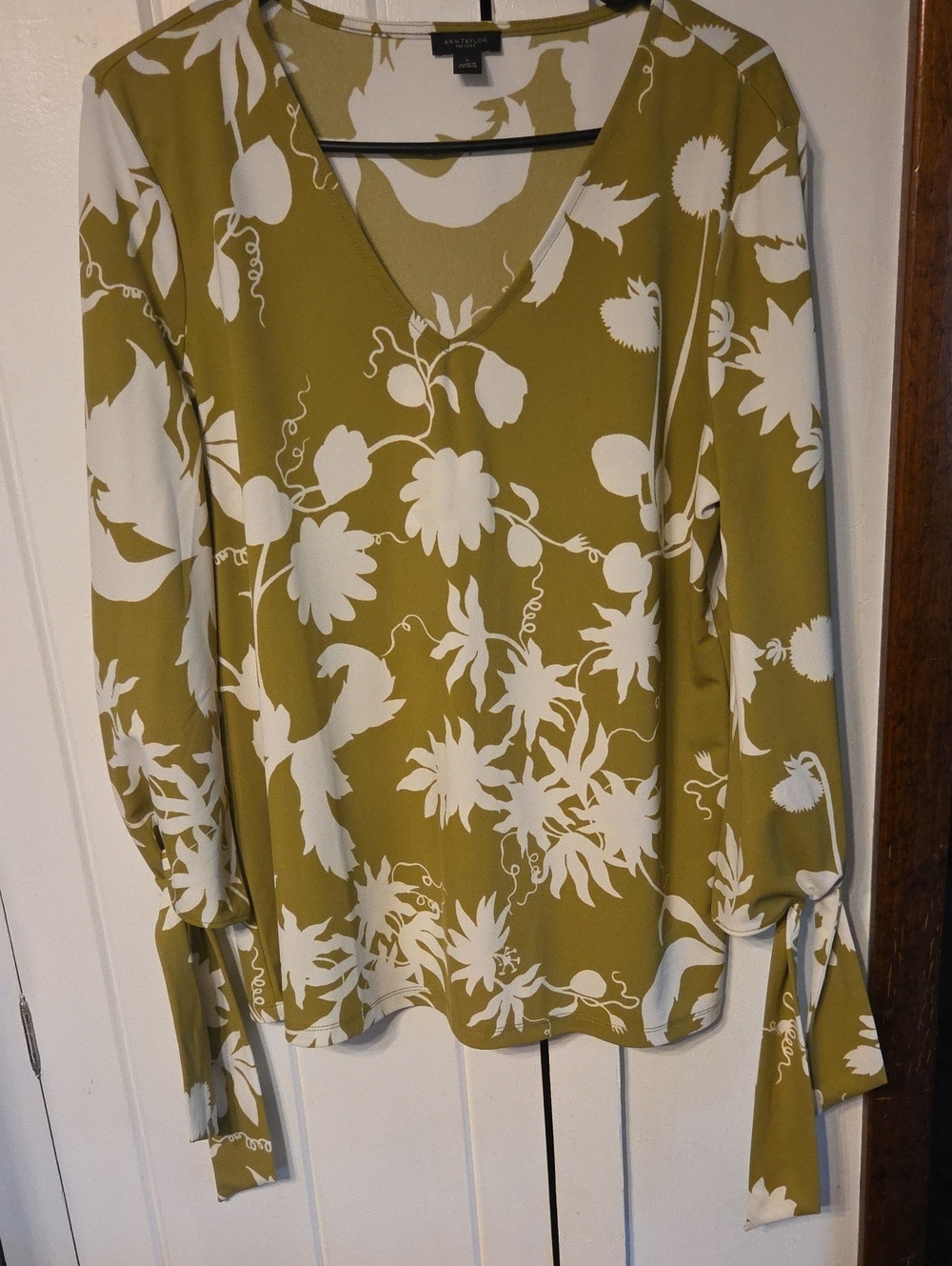 Ann Taylor Periodot/citronGreen and White Floral V-Neck Long Sleeve Top